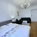 Rzeszowska 5 Apt. 3 *