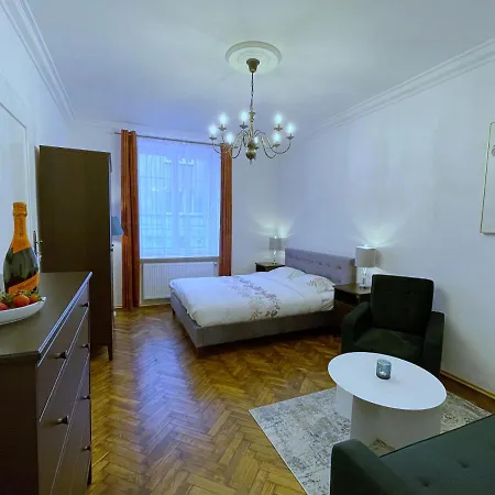Rzeszowska 5 Apt. 3 *