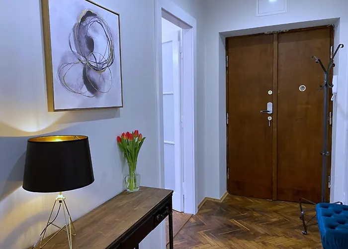 Rzeszowska 5 Apt. 3 *