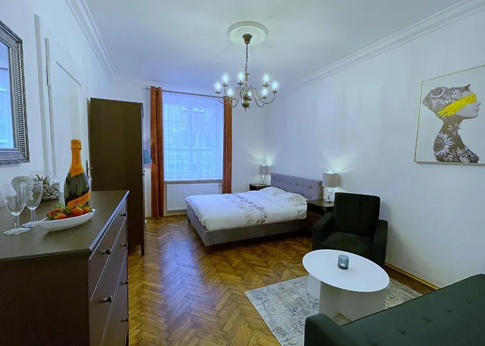 Rzeszowska 5 Apt. 3 *